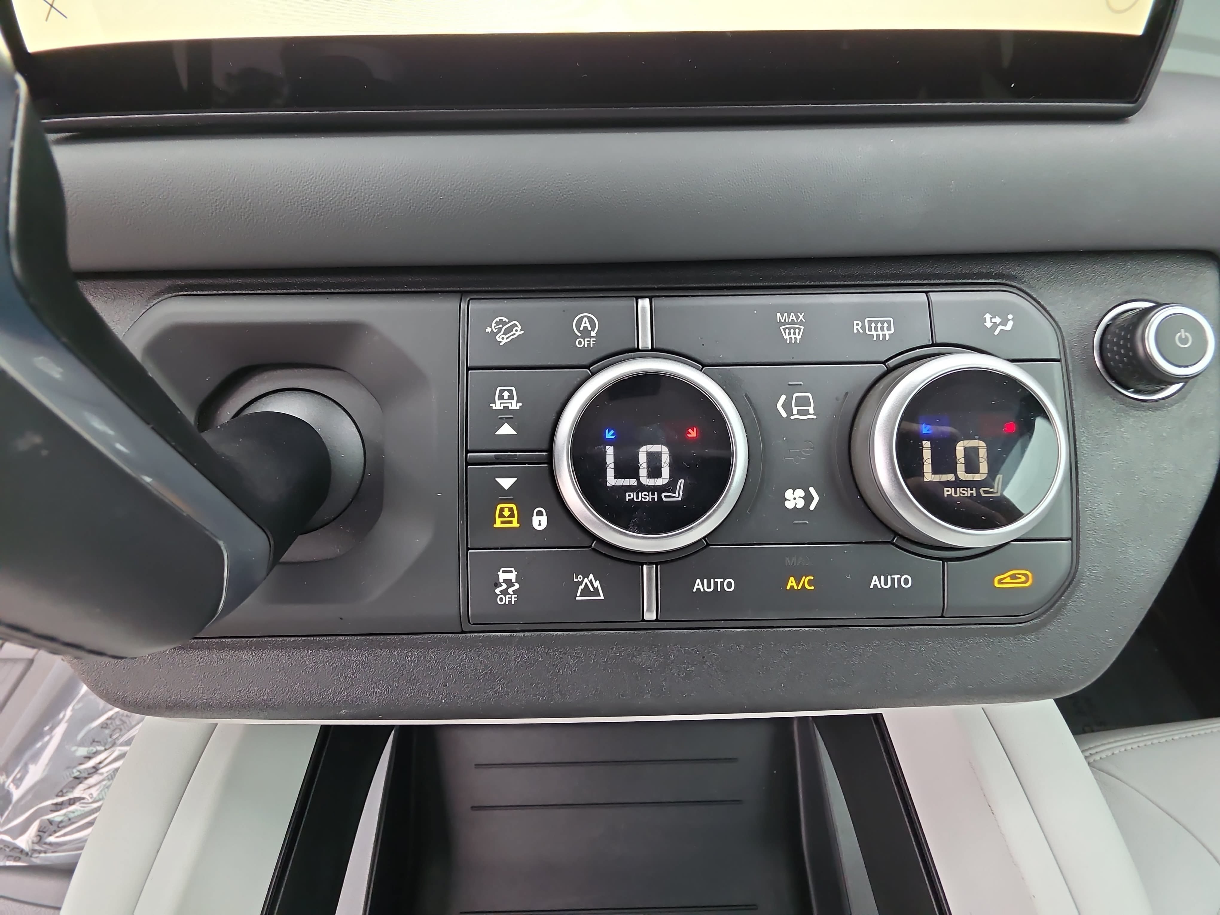 Certified 2025 Land Rover Defender 130 X-Dynamic SE AWD/4WD image 22