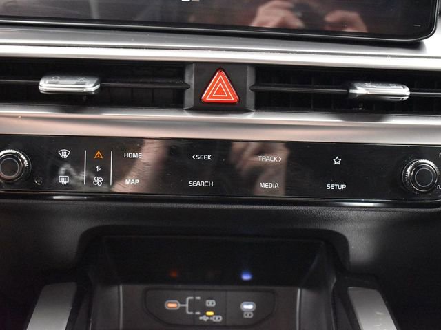 Certified 2025 Kia Sorento LX image 21