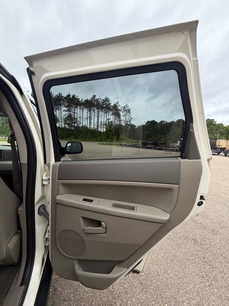 Used 2005 Jeep Grand Cherokee Laredo AWD/4WD image 19
