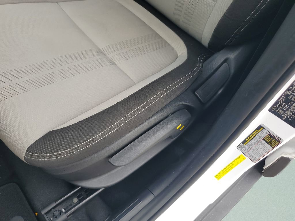 Used 2020 Hyundai Venue SEL FWD image 16