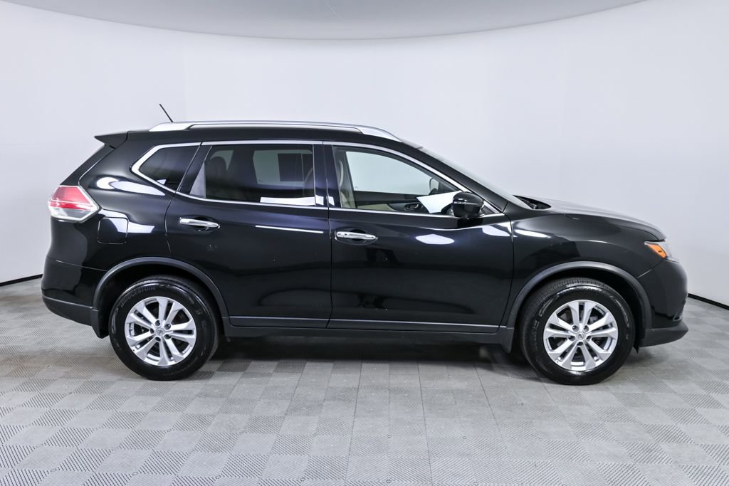 Used 2016 Nissan Rogue SV w/ SV Premium Package image 24