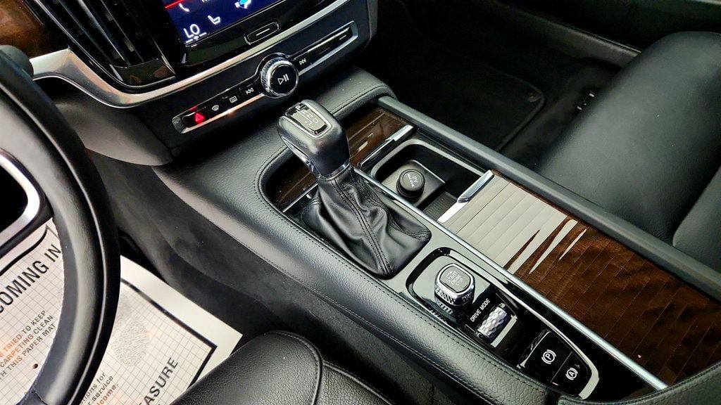 Used 2019 Volvo S90 T5 Momentum FWD image 17