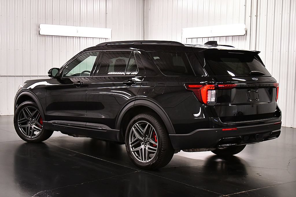 Used 2025 Ford Explorer ST-Line w/ ST-Line Street Pack AWD/4WD image 5