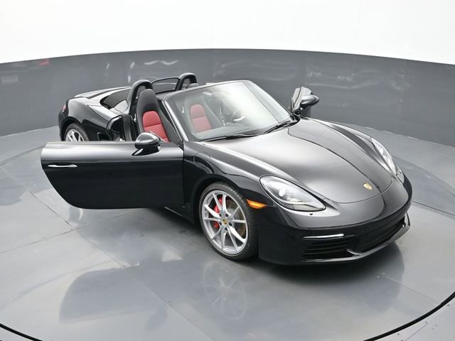 Certified 2025 Porsche 718 Boxster S RWD image 32