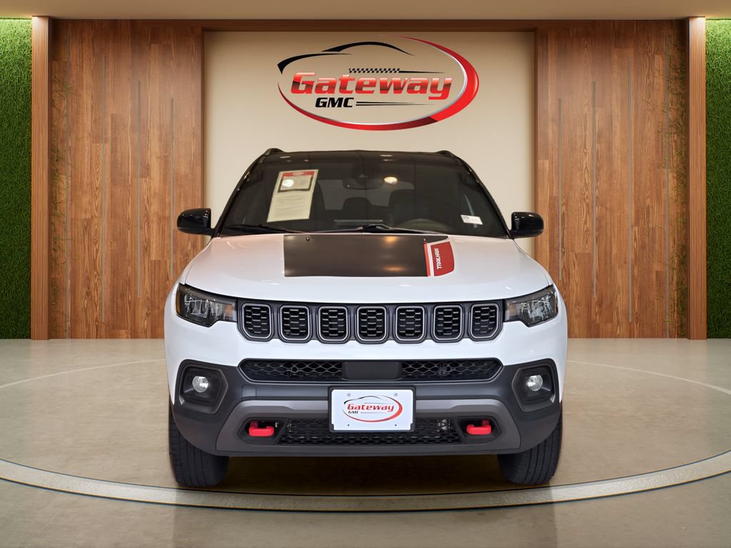 Used 2024 Jeep Compass Trailhawk AWD/4WD image 2