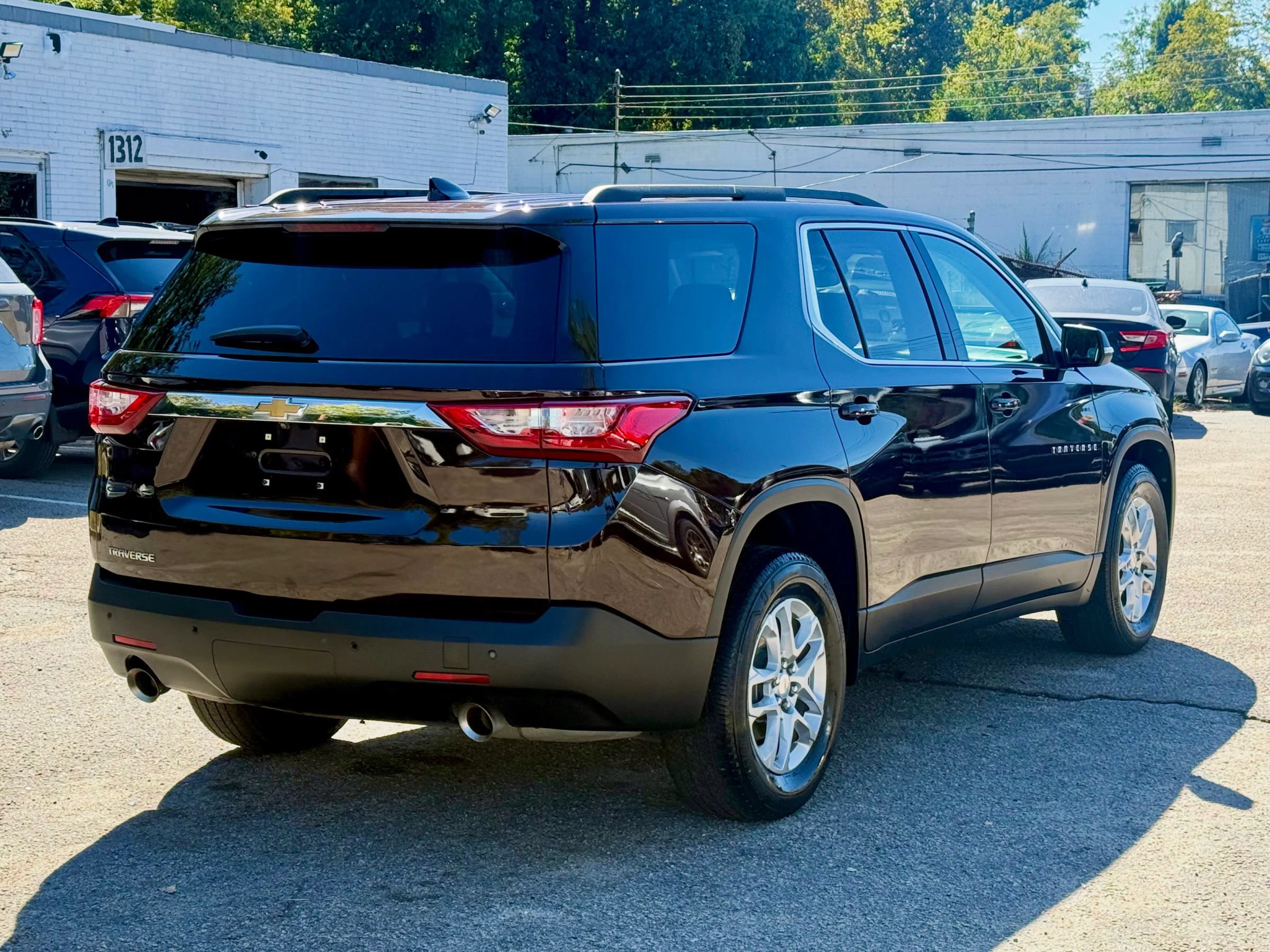 Used 2021 Chevrolet Traverse LT FWD image 5
