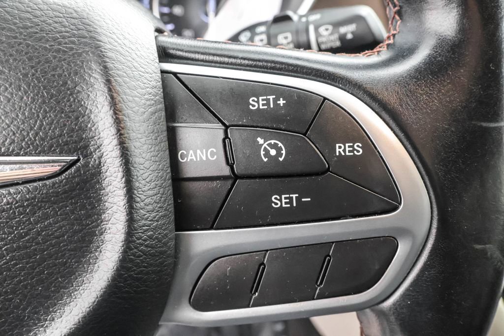 Used 2017 Chrysler Pacifica Touring-L image 21