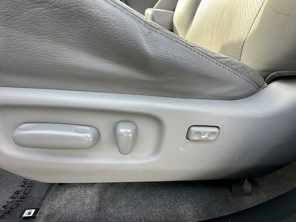 Used 2011 Toyota RAV4 Limited image 10