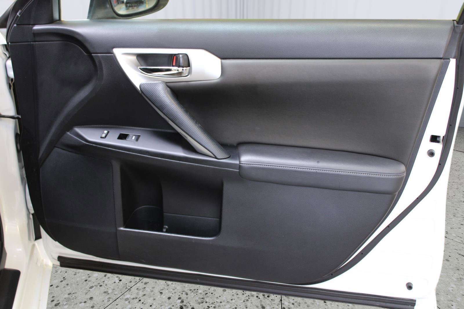 Used 2013 Lexus CT 200h w/ Premium Pkg w/Backup Camera image 34