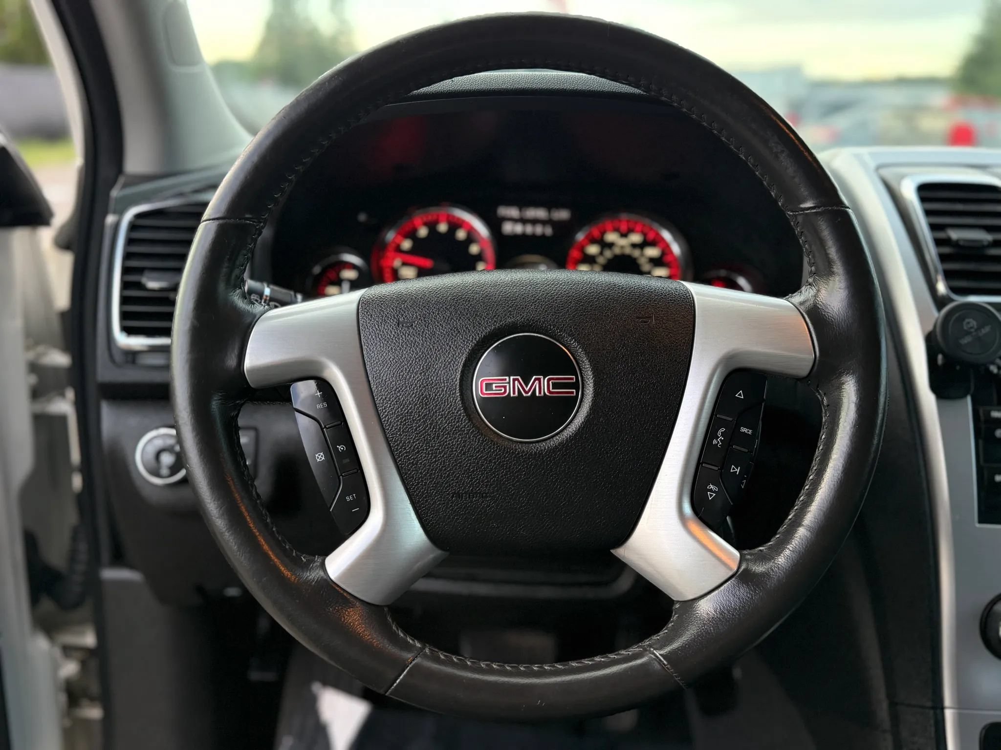 Used 2012 GMC Acadia SLE AWD/4WD image 25