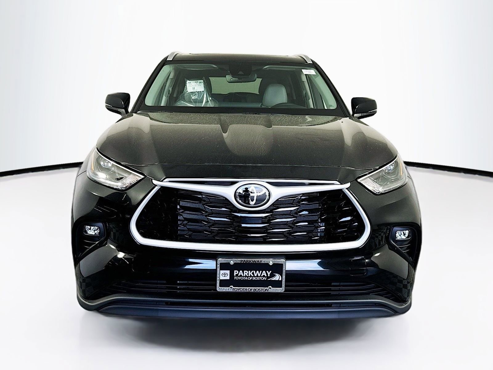 Certified 2025 Toyota Highlander XLE AWD/4WD image 2
