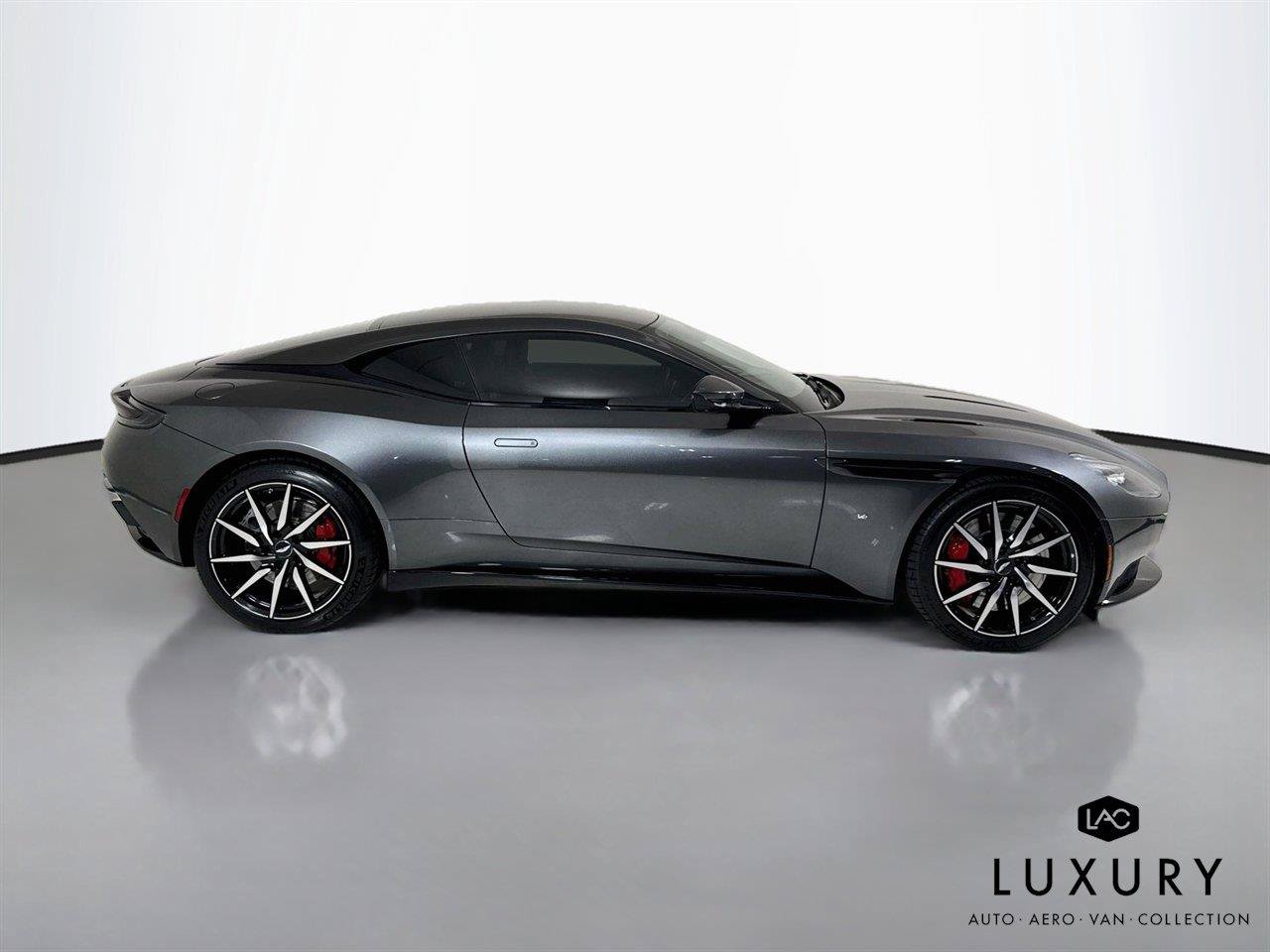Used 2017 Aston Martin DB11 V12 RWD image 5