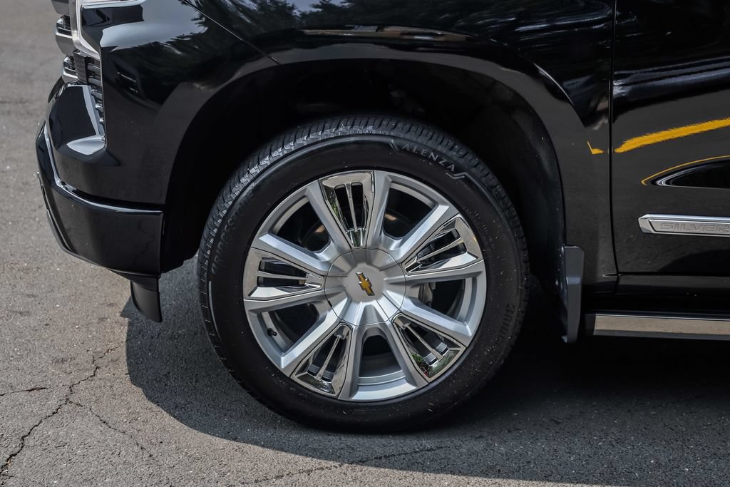 Used 2025 Chevrolet Silverado 1500 High Country w/ High Country Premium Package AWD/4WD image 13