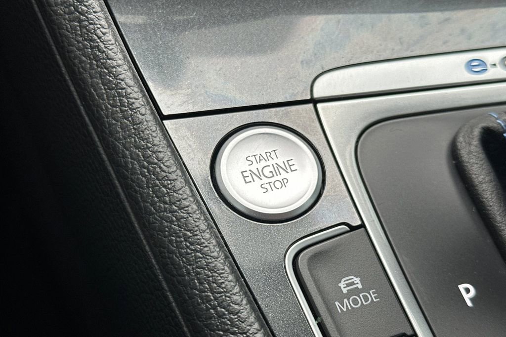 Used 2019 Volkswagen e-Golf SE image 19