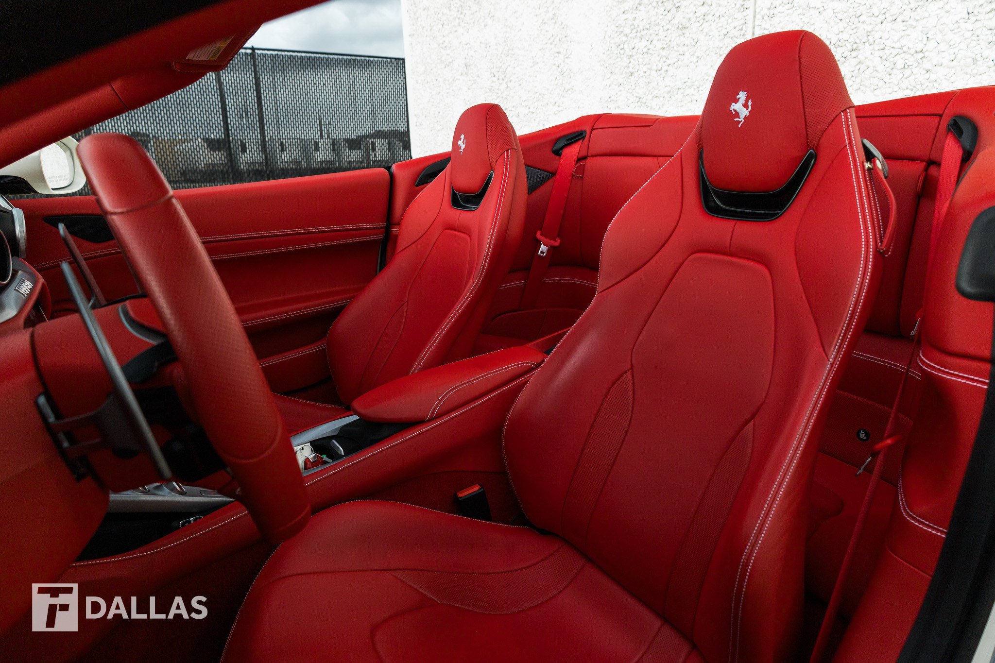 Used 2019 Ferrari Portofino RWD image 23