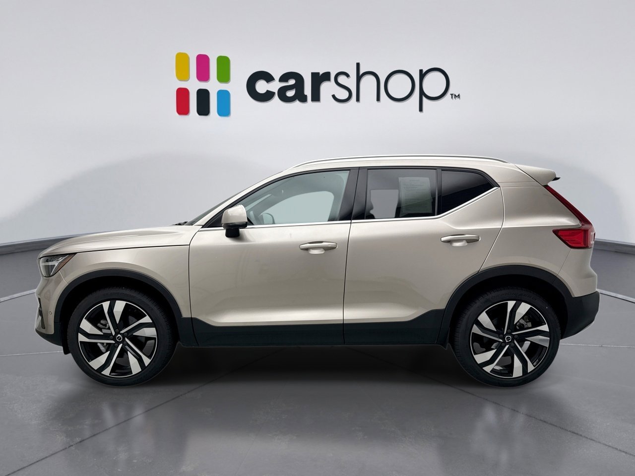 Used 2024 Volvo XC40 B5 Plus w/ Protection Package Premier image 2