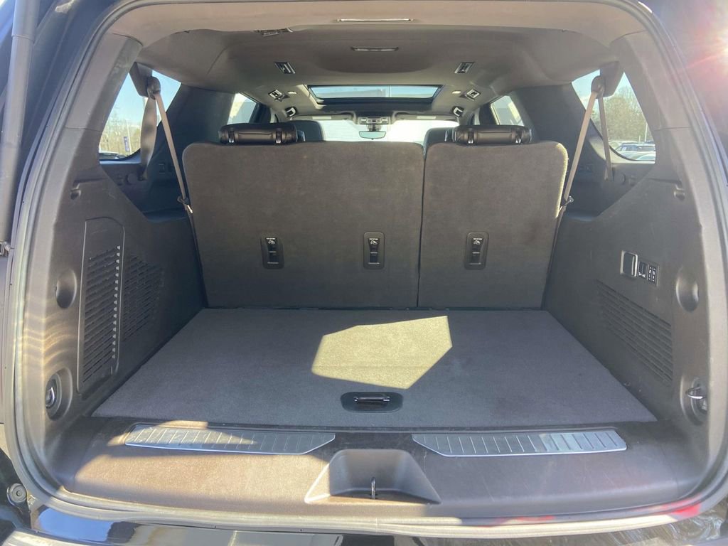 Used 2022 GMC Yukon XL Denali w/ Denali Premium Package RWD image 8