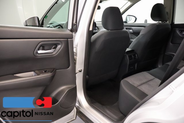 Certified 2024 Nissan Rogue SV FWD image 28