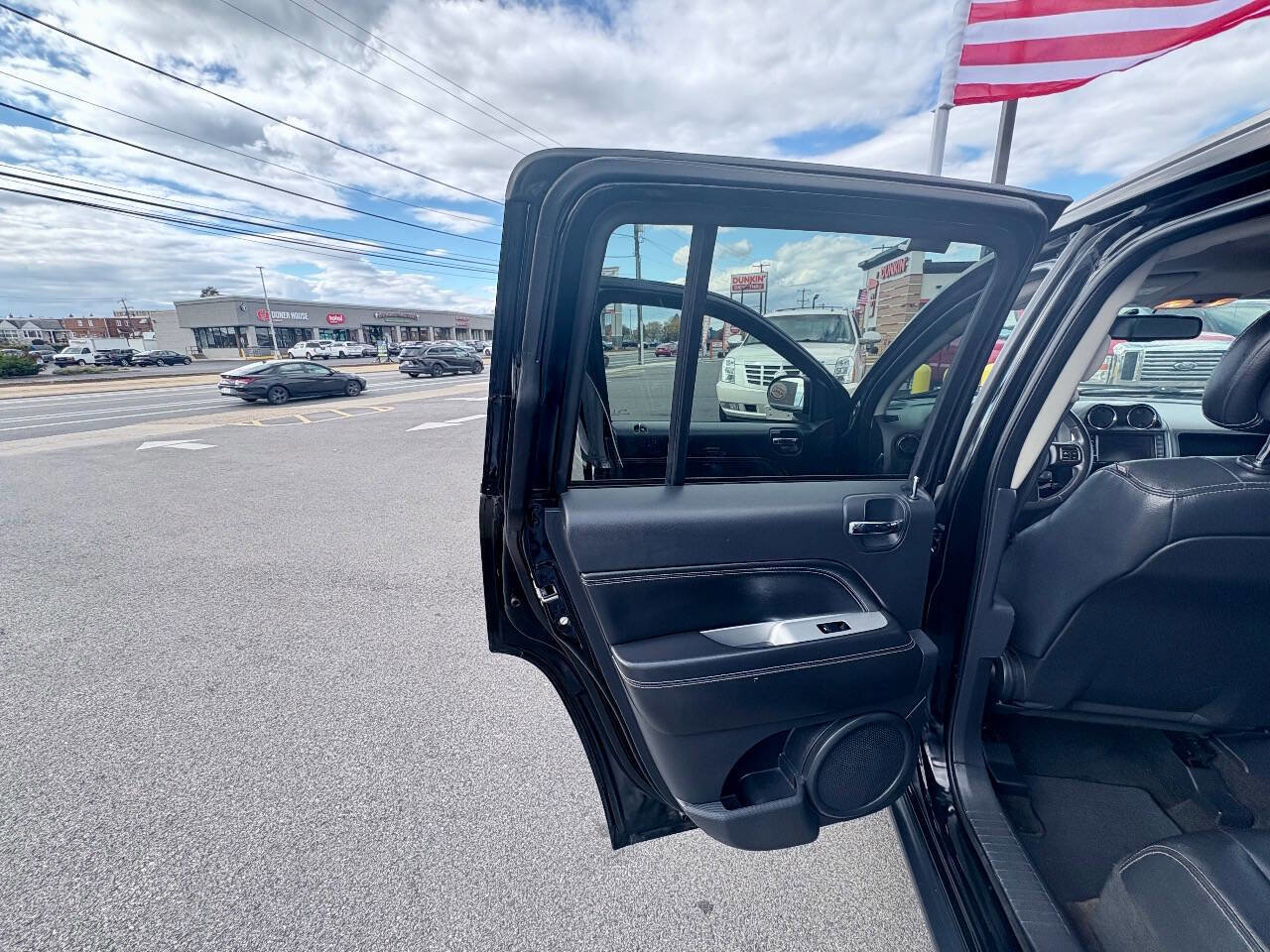 Used 2014 Jeep Compass Latitude FWD image 26