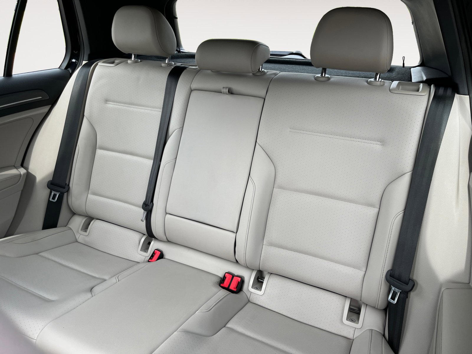 Used 2019 Volkswagen e-Golf SEL Premium image 16