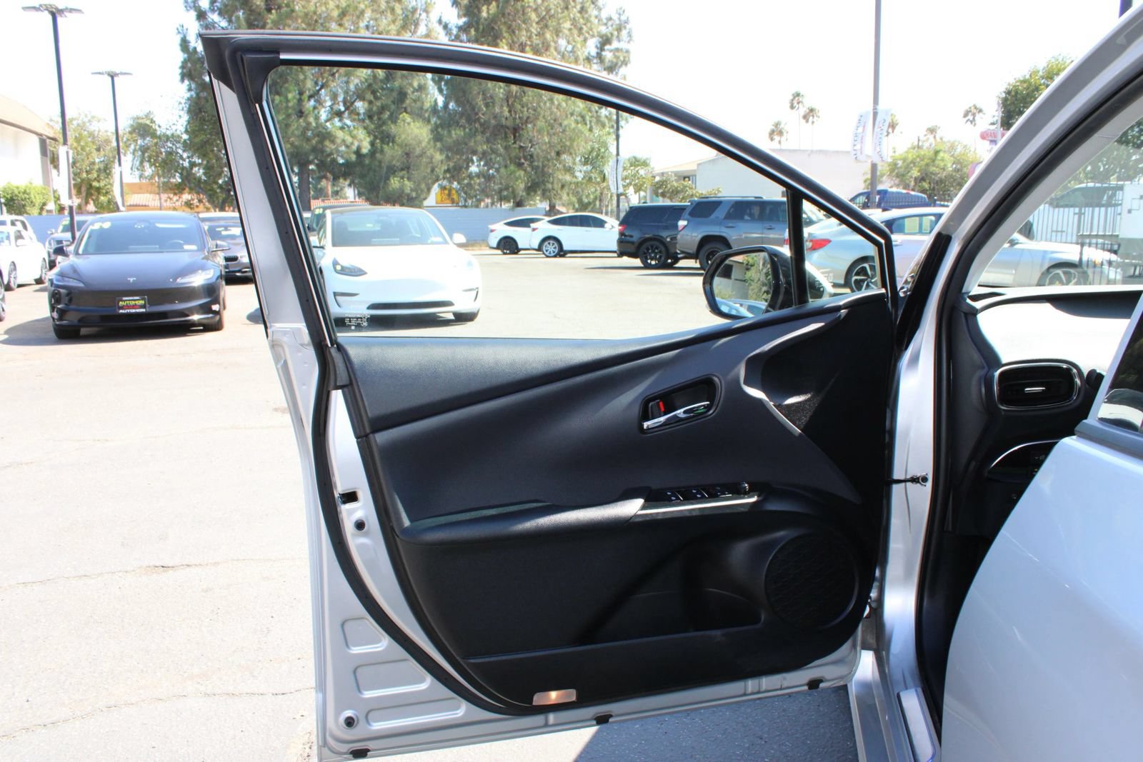 Used 2017 Toyota Prius Prime Advanced FWD image 5
