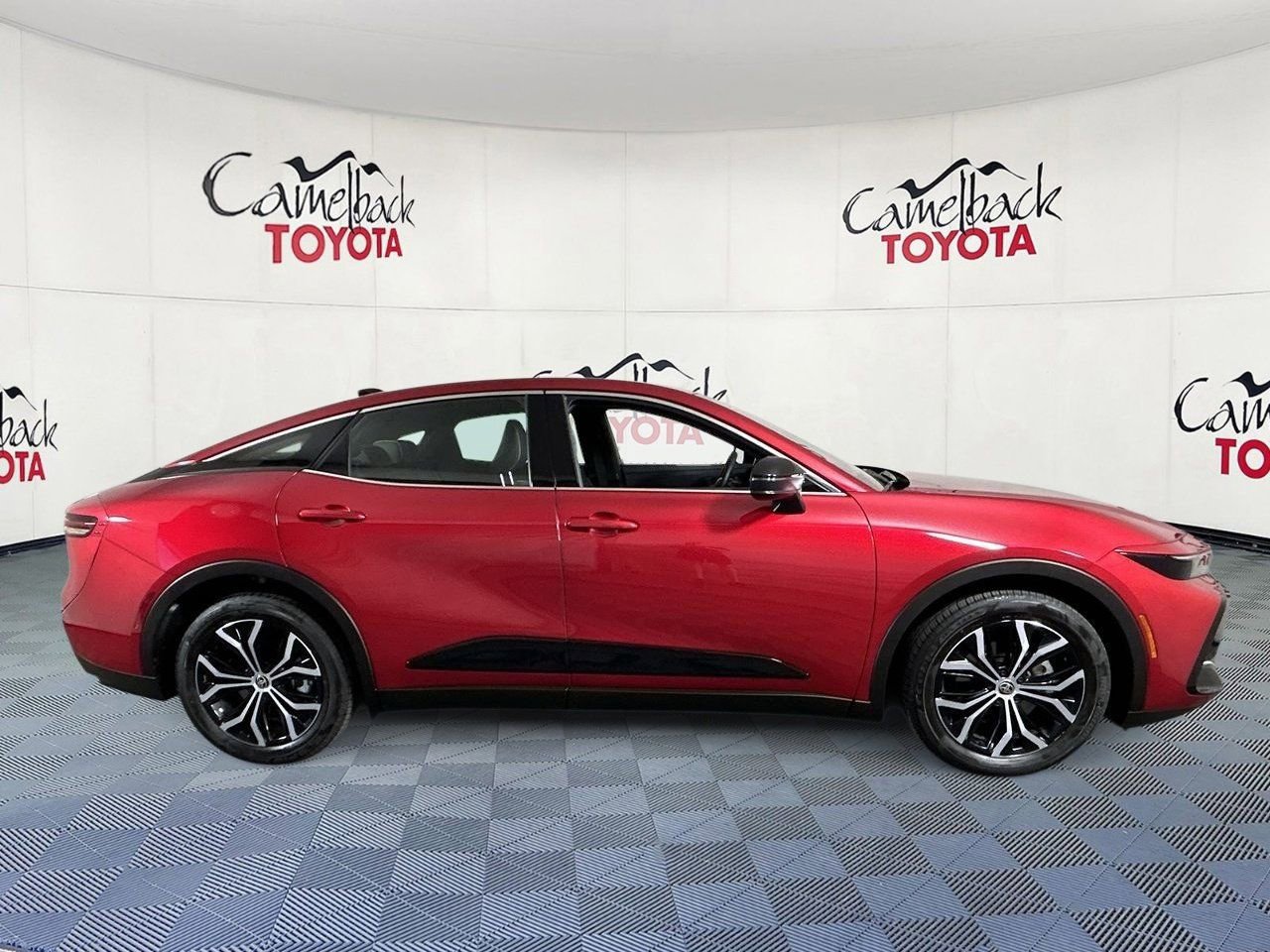 Used 2026 Toyota Crown XLE AWD/4WD image 9