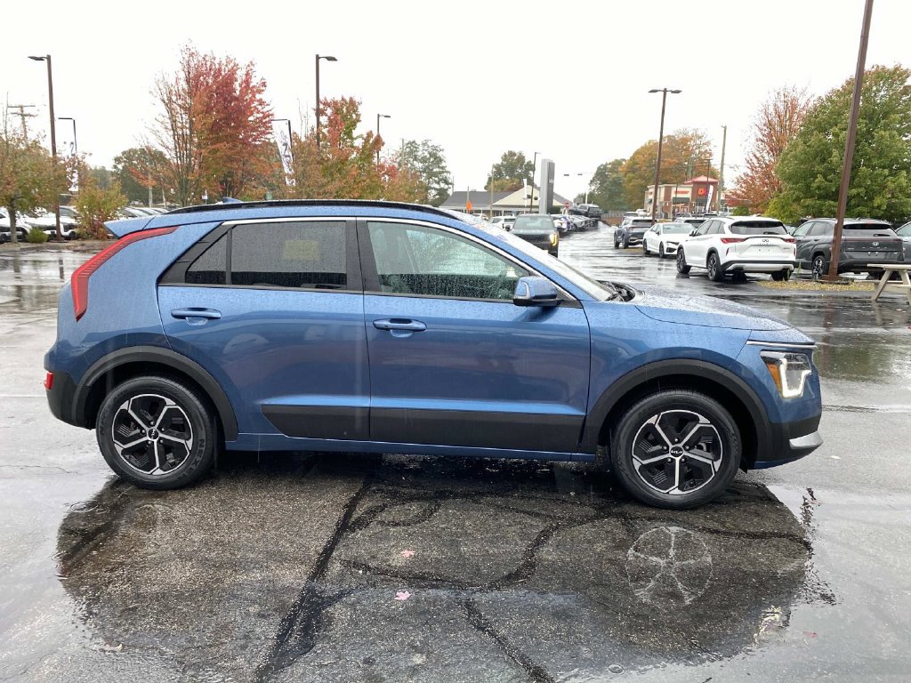 Used 2024 Kia Niro EX FWD image 8