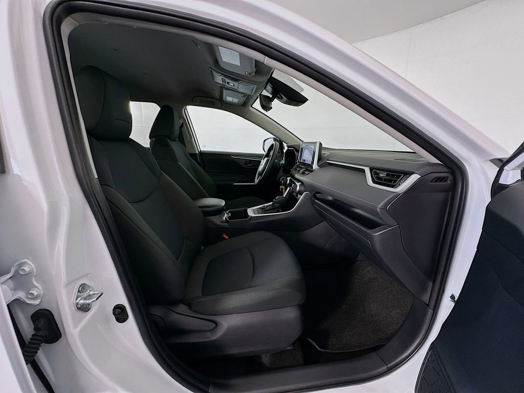 Certified 2025 Toyota RAV4 LE image 27