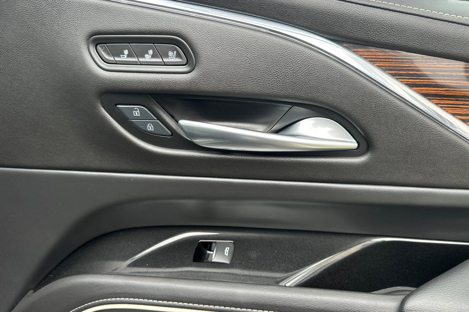 Used 2024 Cadillac Escalade ESV Premium Luxury w/ Performance Package image 23