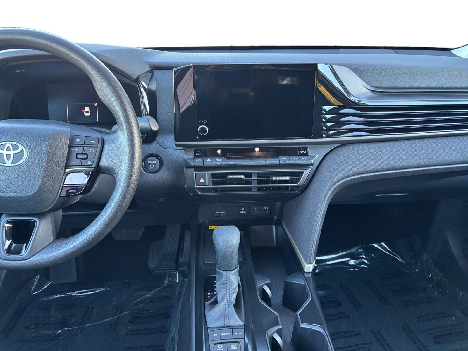 Used 2025 Toyota Camry LE image 11