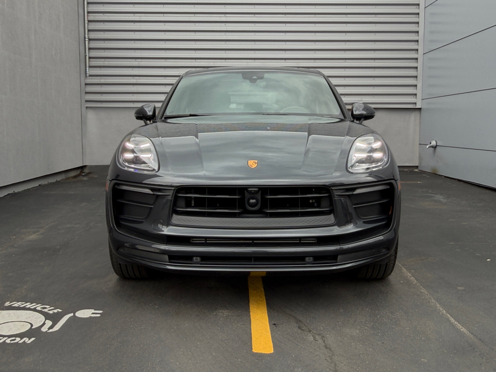 Used 2025 Porsche Macan AWD/4WD image 6