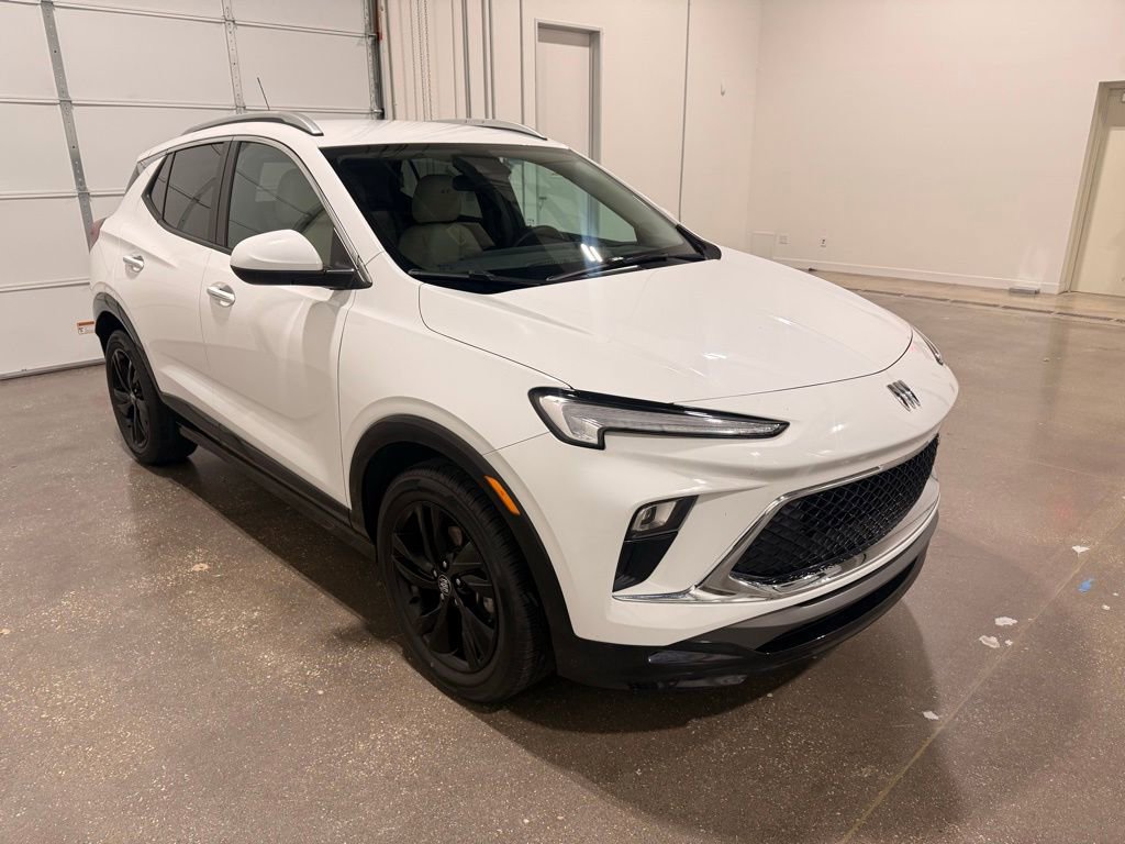 Used 2024 Buick Encore GX Sport Touring image 3