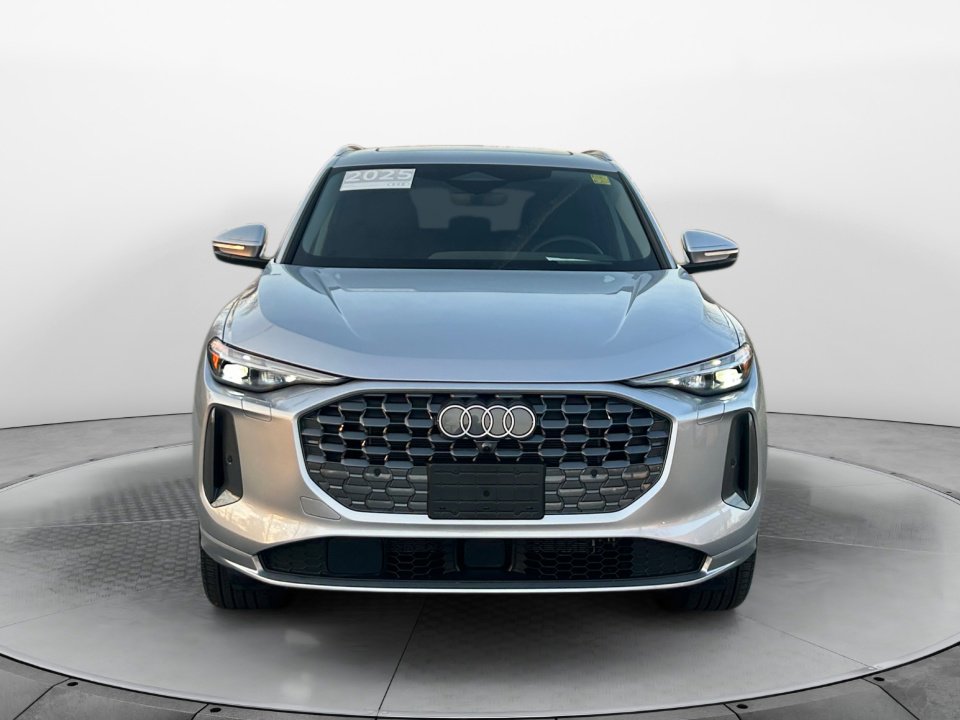 Used 2025 Audi Q5 Premium Plus w/ Premium Plus image 2