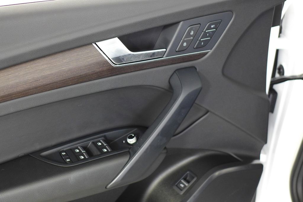 Used 2022 Audi Q5 2.0T Premium w/ Convenience Package image 12