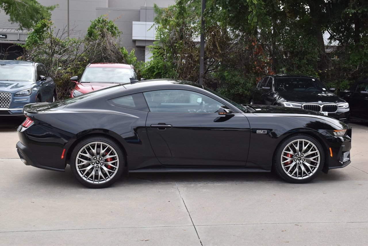 Used 2025 Ford Mustang GT Premium RWD image 6