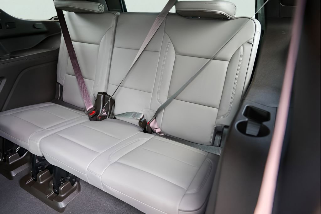Used 2023 GMC Yukon SLT w/ SLT Luxury Package AWD/4WD image 29