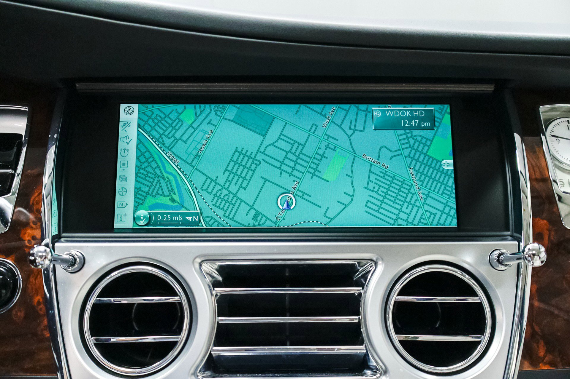 Used 2015 Rolls-Royce Ghost image 42