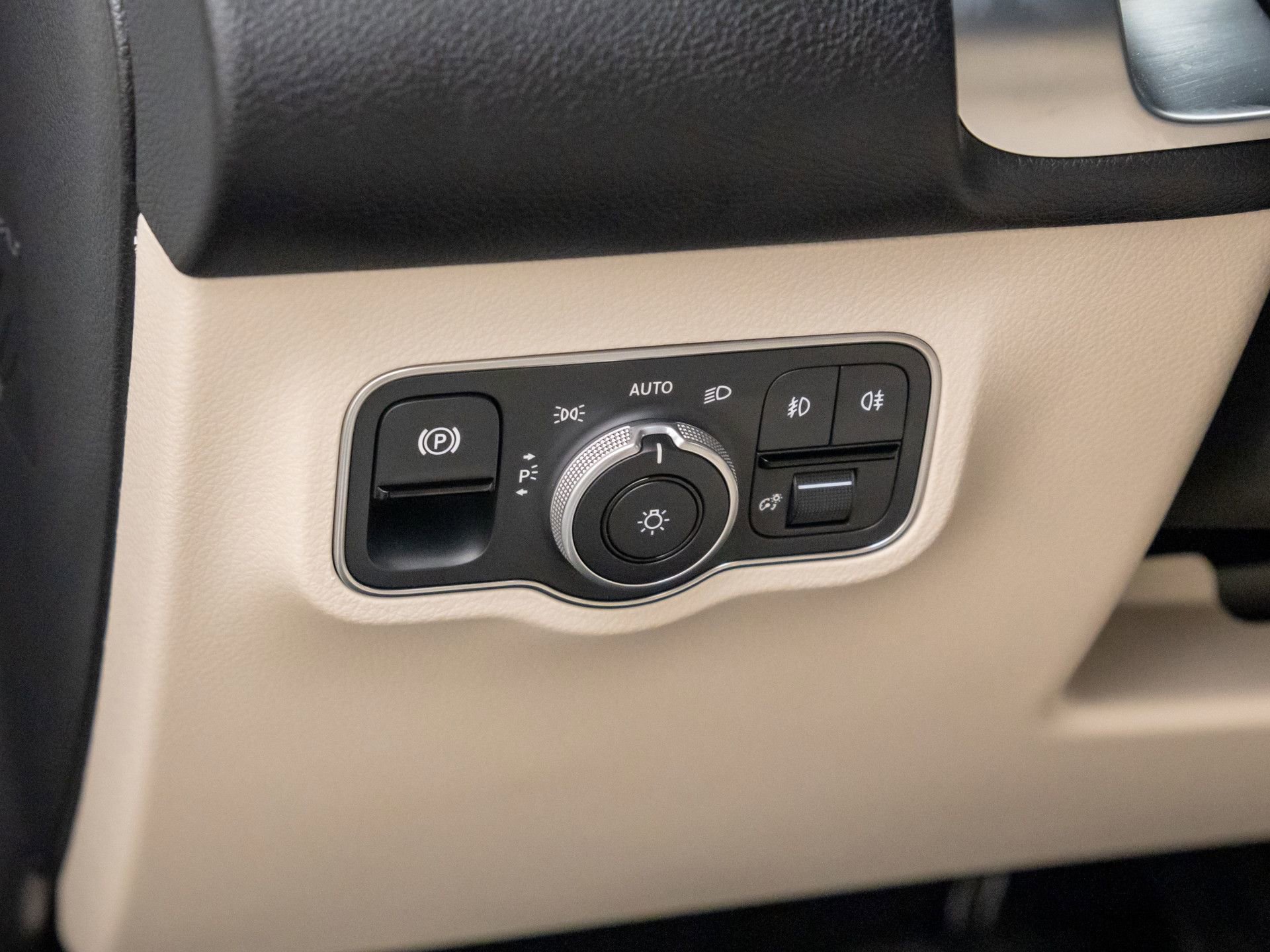 New 2025 Mercedes-Benz GLB 250 4MATIC image 21