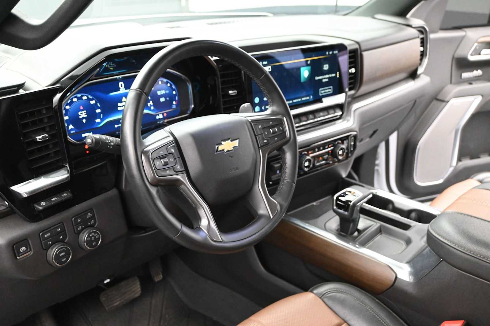 Used 2024 Chevrolet Silverado 1500 High Country w/ High Country Premium Package AWD/4WD image 10