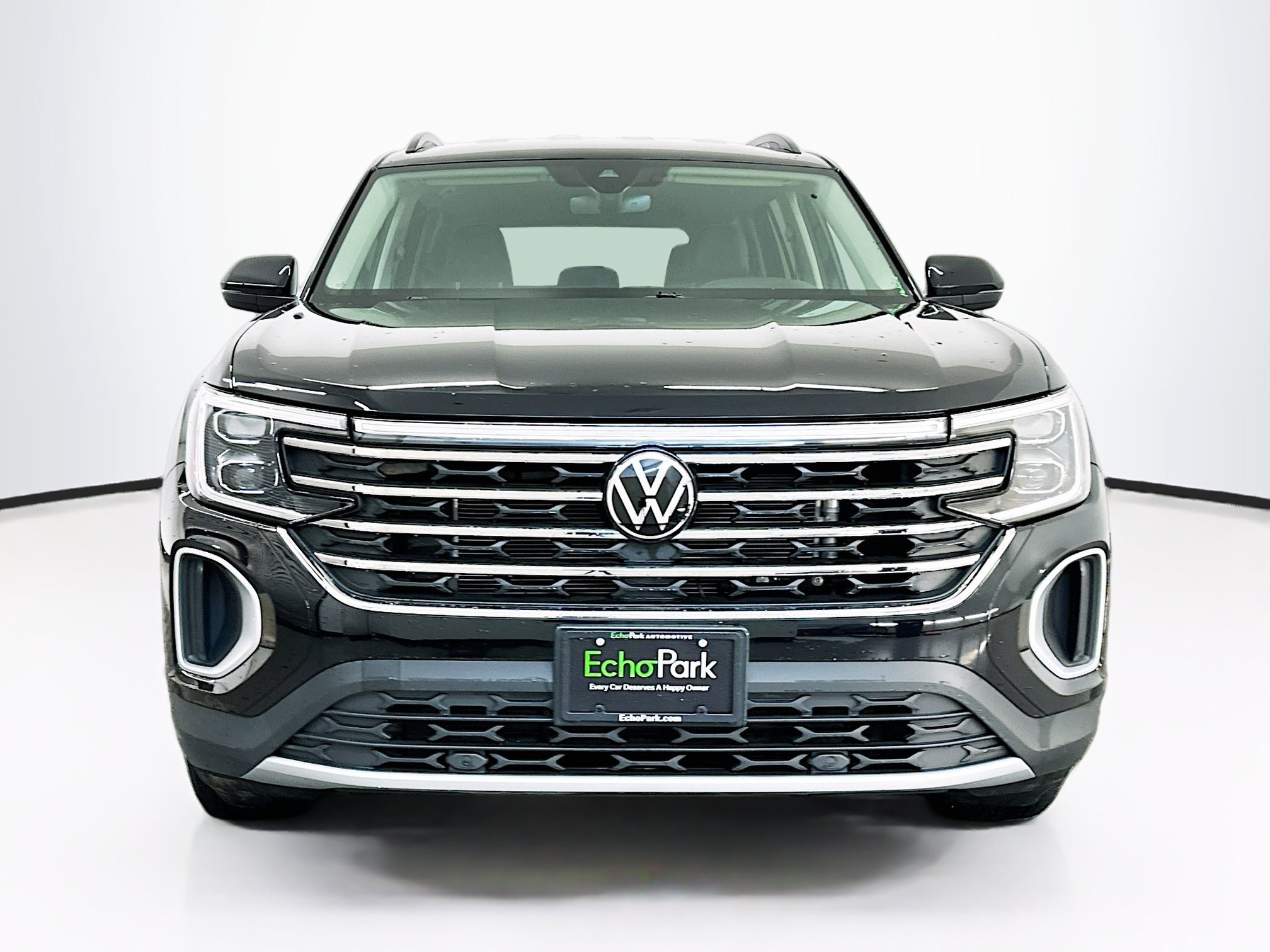 Used 2024 Volkswagen Atlas SE AWD/4WD image 2