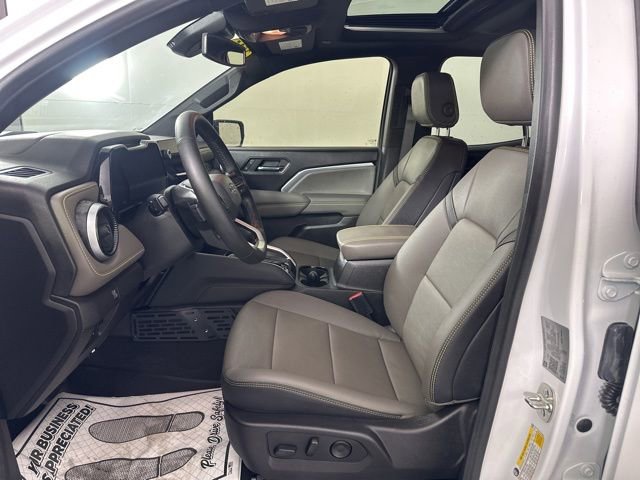 Used 2025 Chevrolet Colorado ZR2 w/ Midnight Edition image 24