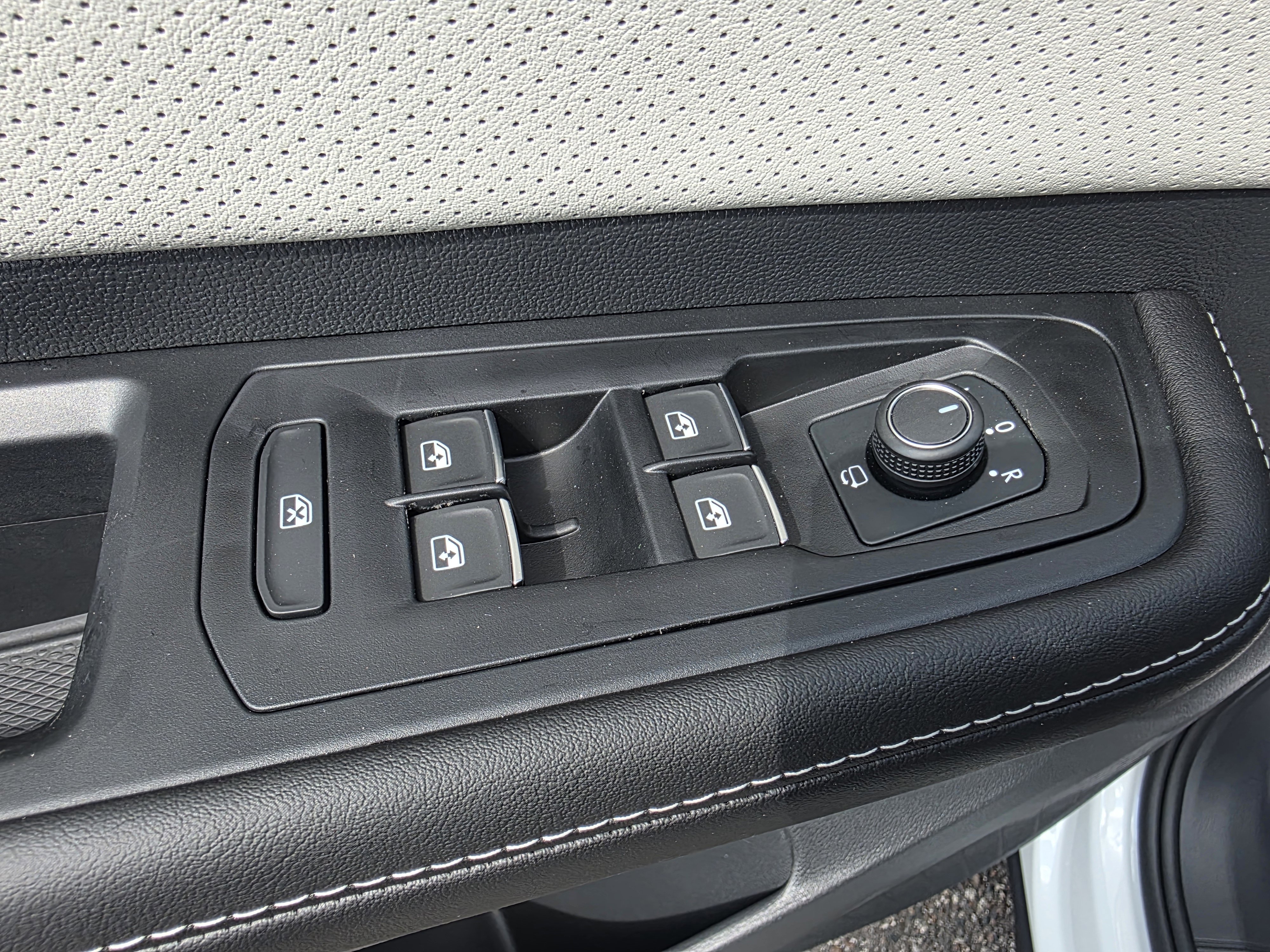 New 2026 Volkswagen Atlas Cross Sport SEL Premium R-Line image 22