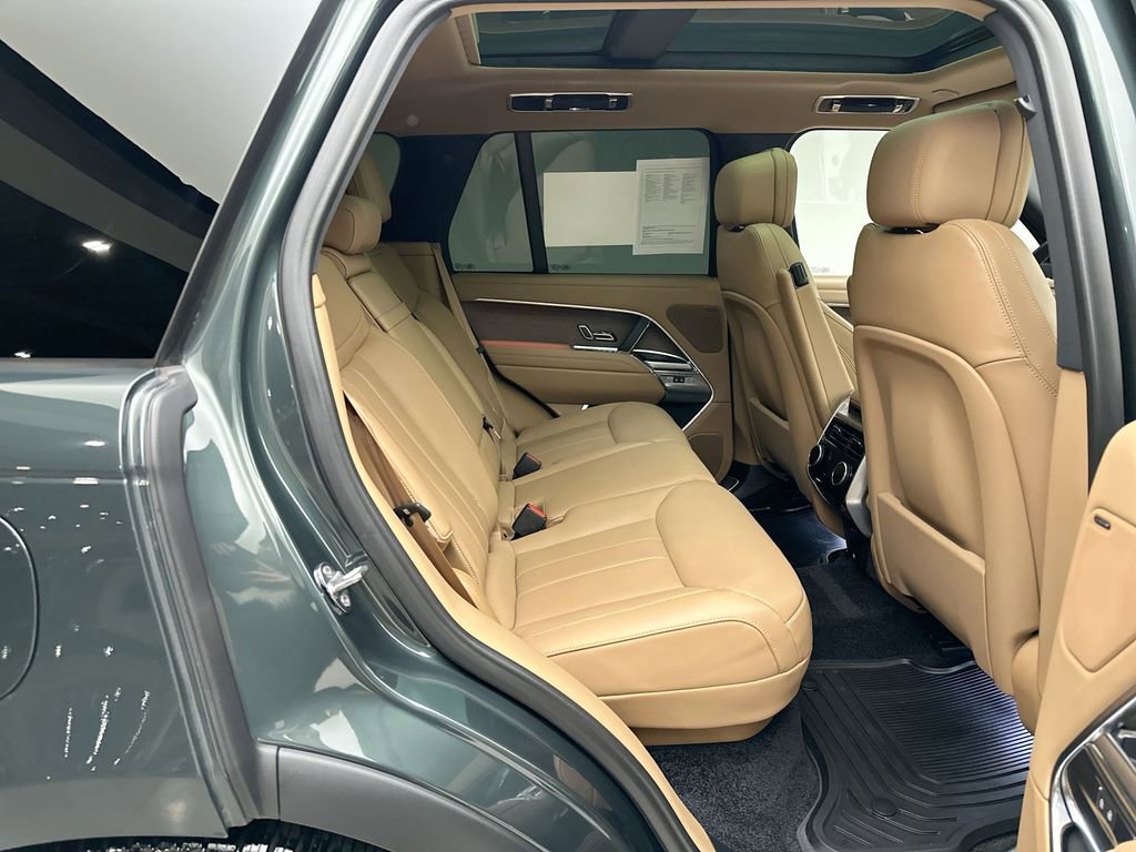 Used 2025 Land Rover Range Rover SE image 19