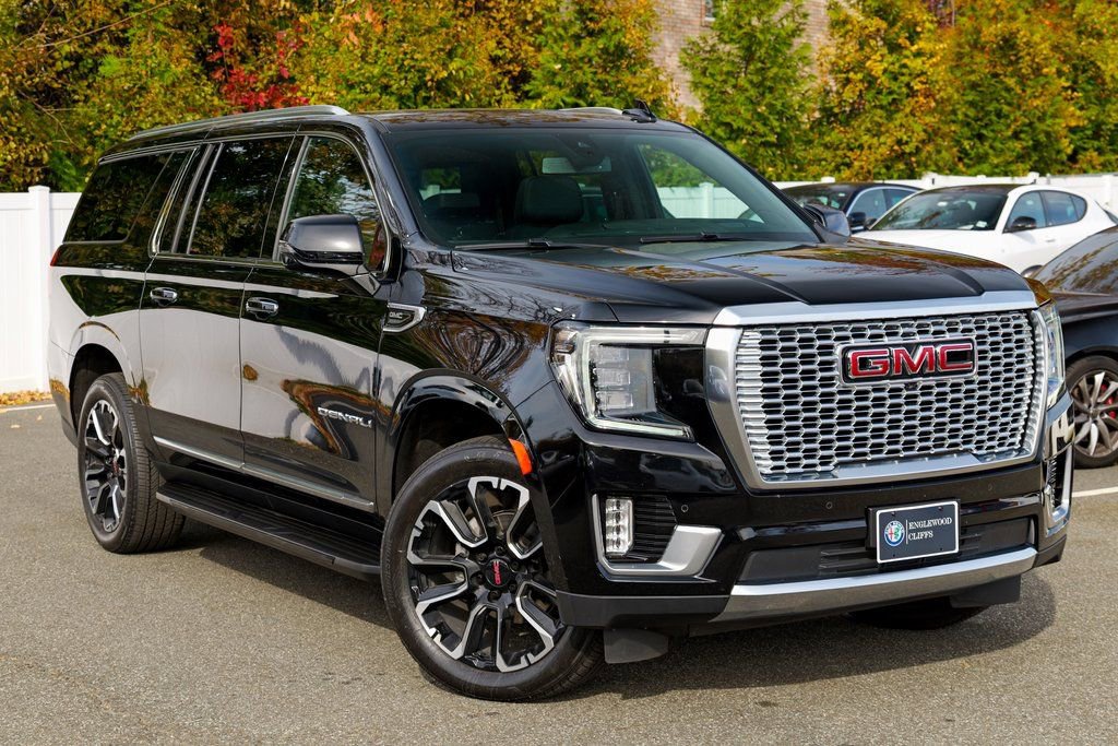 Used 2022 GMC Yukon XL Denali image 1