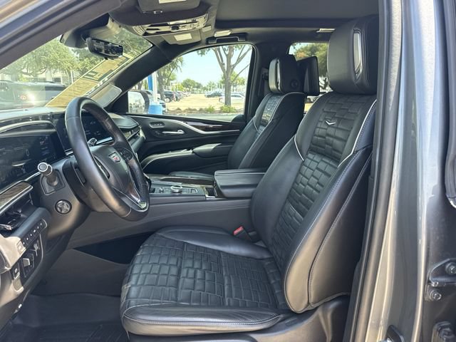 Certified 2022 Cadillac Escalade Premium Luxury Platinum w/ Heavy-Duty Trailer Package AWD/4WD image 28