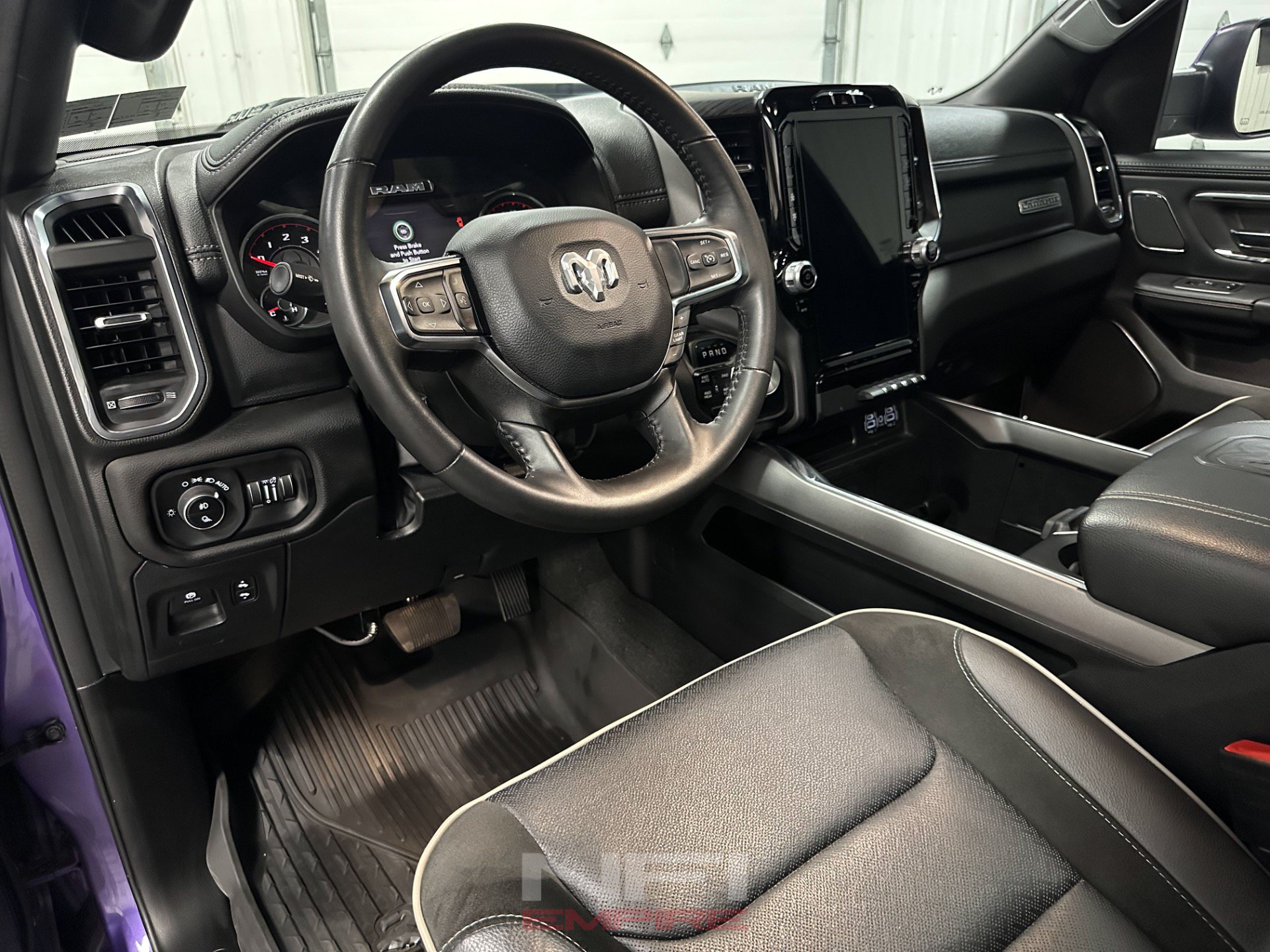 Used 2024 RAM 1500 Laramie AWD/4WD image 23