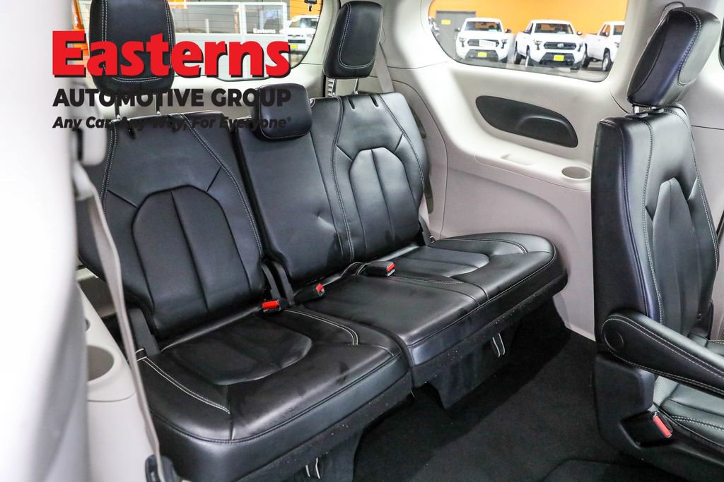 Used 2023 Chrysler Pacifica Touring-L image 25