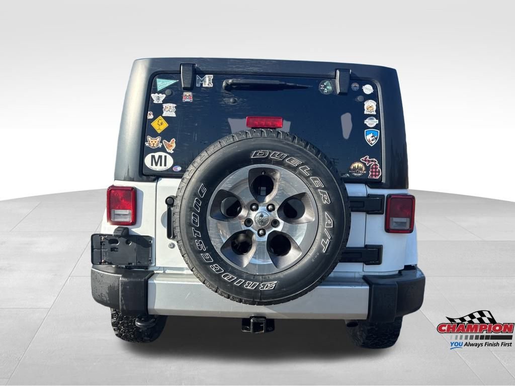 Used 2018 Jeep Wrangler Unlimited Sahara image 3