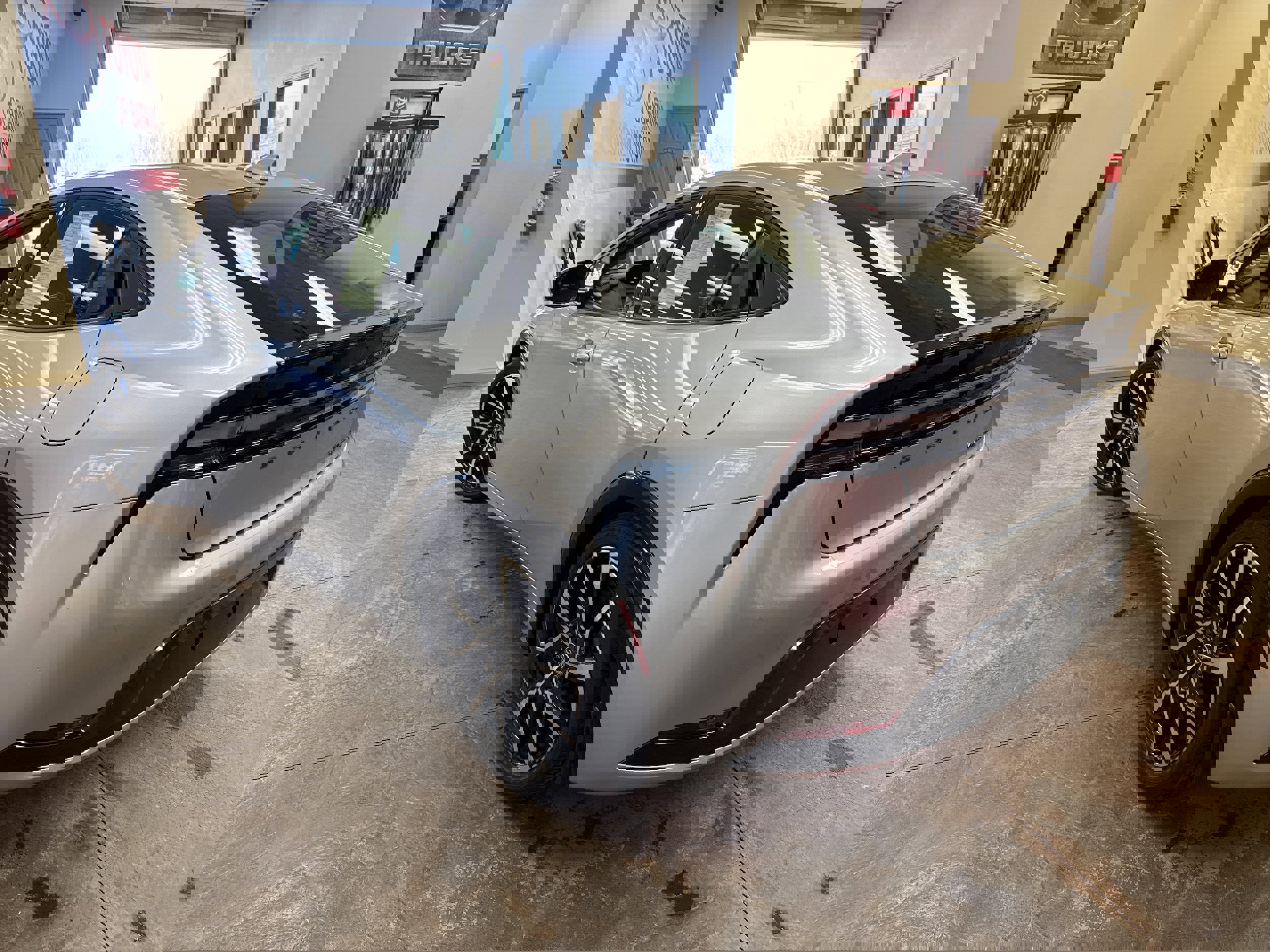 Used 2023 Toyota Prius Prime FWD image 7