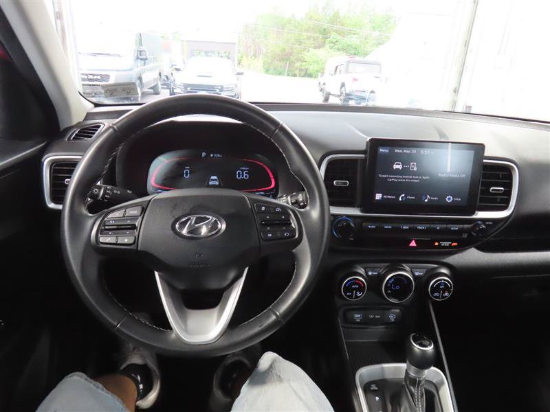 Used 2025 Hyundai Venue SEL FWD image 20